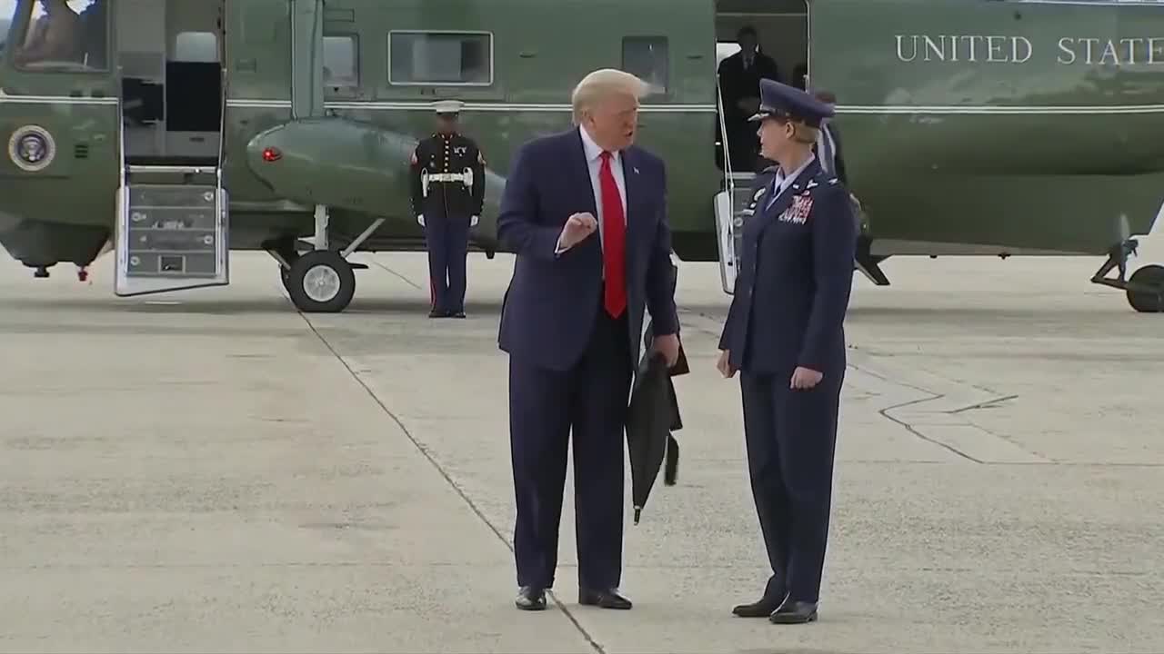 whos that sitting on airforce one???