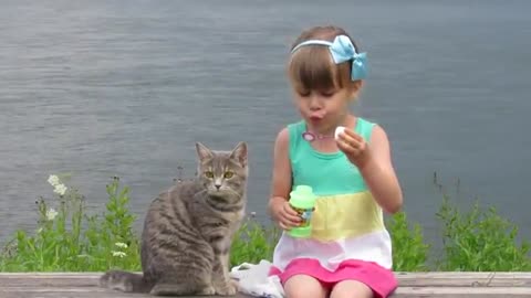 Girl playing with cat😍