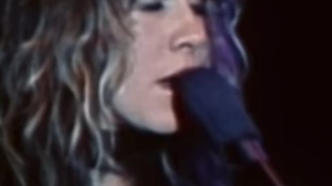 Fleetwood Mac performs Dreams live in 1977