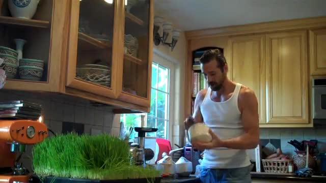 BLOOD BUILDING WHEATGRASS FOR HEALTHY TEETH AND HAIR - Dec 8th 2012