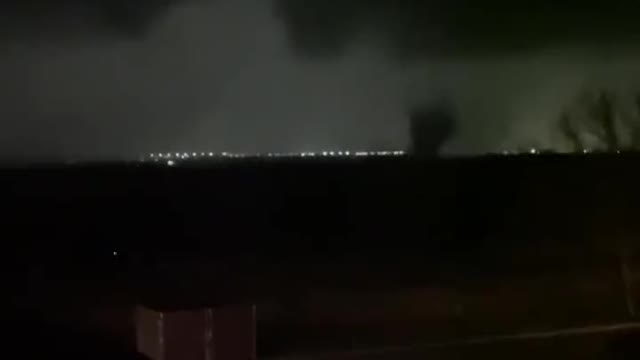 Video of the tornado that hit the Amazon facility near Edwardsville, IL December 10, 2021