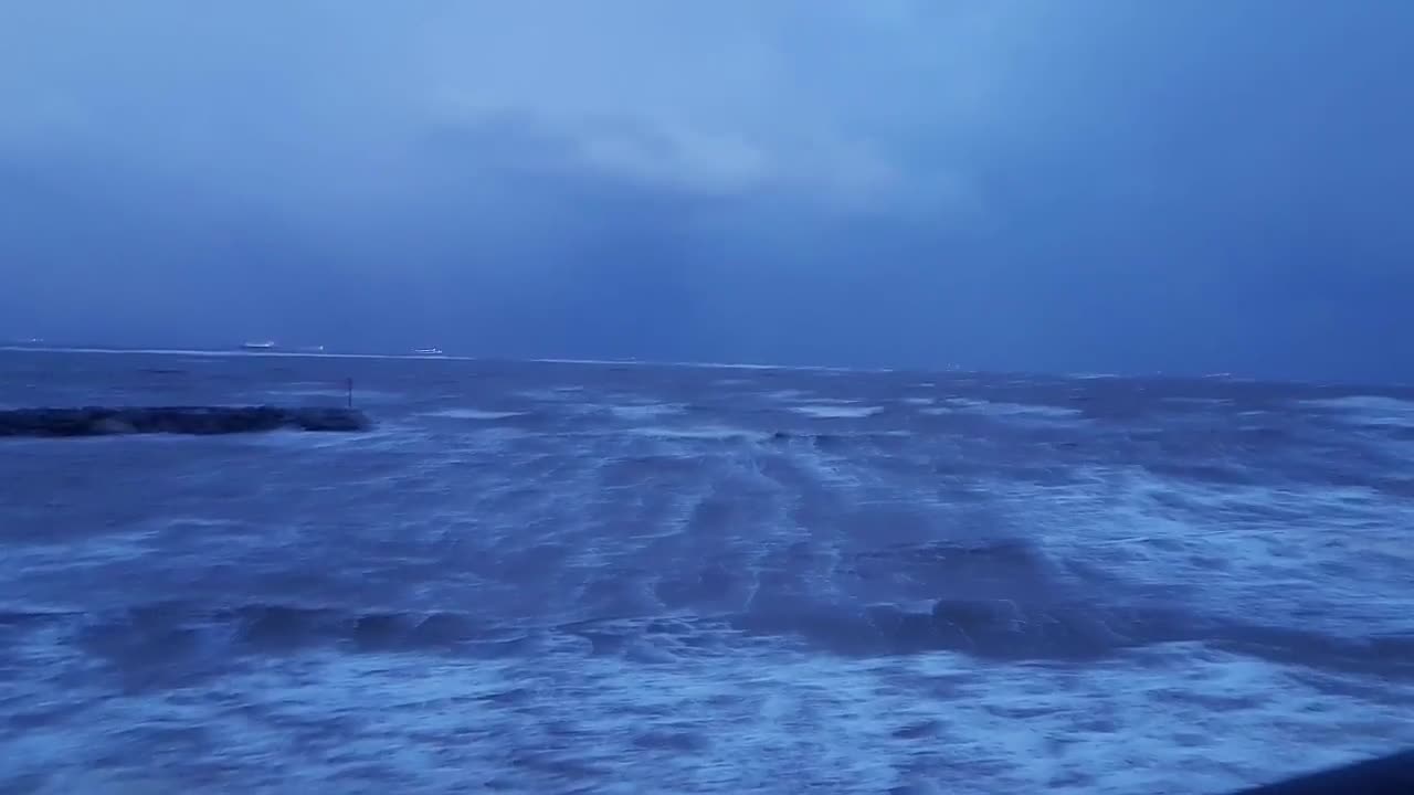 Rough Seas In Cleethorpes