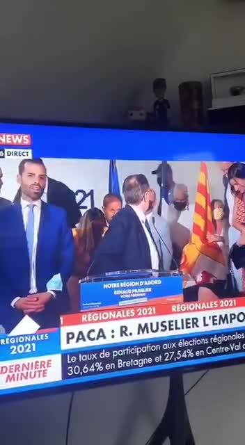 Paris Government: "Masks on we are filming"