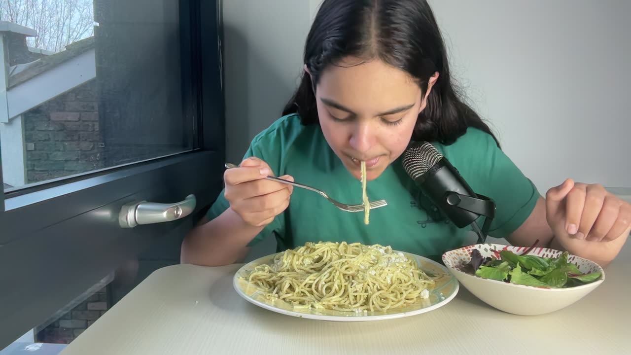 ASMR Pasta mukbang 🇮🇹