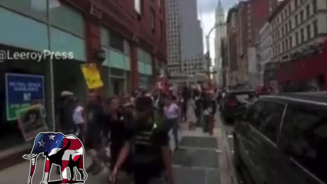 Anti-Mandate Protesters in NYC Chant "Fire Fauci"!