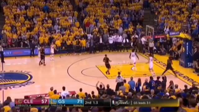 Long-range 3-pointers scoring moments