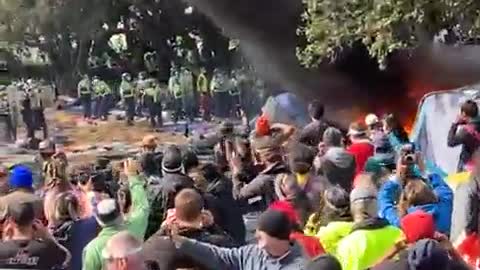 Wellington Protest 2/3/2022: Anti-Mandate Protestors interacting with New Zealand Police.