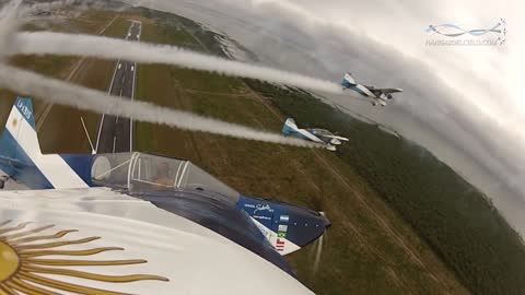 Impactante show de vuelo acrobático con múltiples cámaras