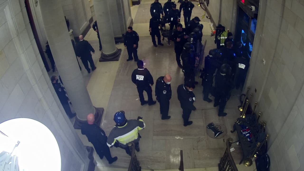 7216USCH02RotundaLobbyEastStairs_2021-01-06_16h08min07s080ms.mp4