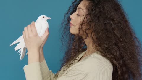 ideo-of-a-woman-looking-a-dove