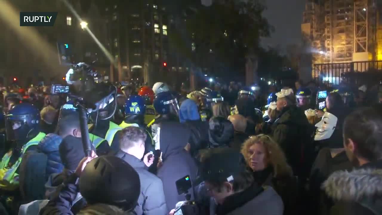 LIVE: London / UK - Annual 'Million Mask March' kicks off - 05.11.2021 #irl