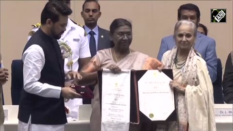 Waheeda Rehman gets emotional as she receives Dadasaheb Phalke Award