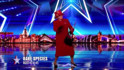 Donald Trump vs Queen Elizabeth EPIC dance off- who win