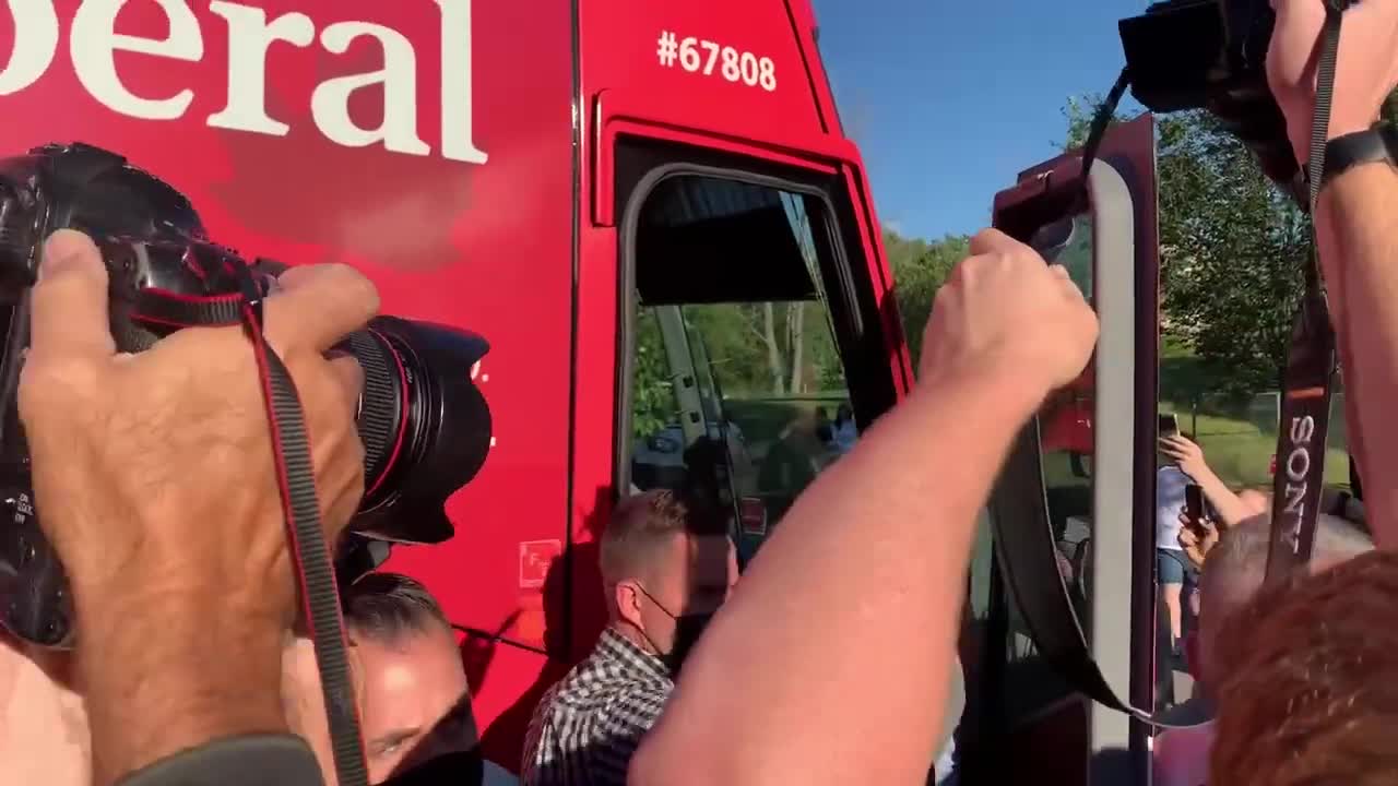 trudeau gets gravel thrown at him in London Ontario.