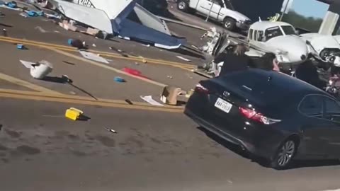 INSANE FOOTAGE: A twin-engine Piper Navajo crashed into three cars in Victoria, Texas