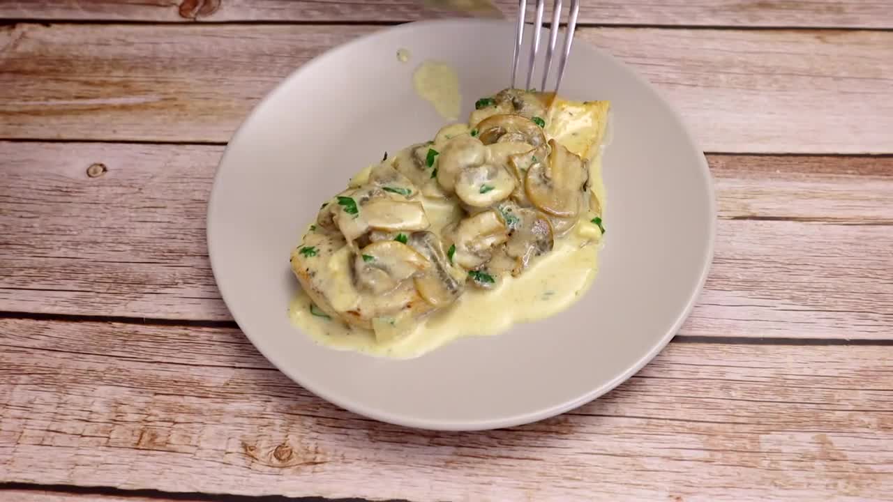 Chicken Breast with Mushrooms in a Creamy Sauce