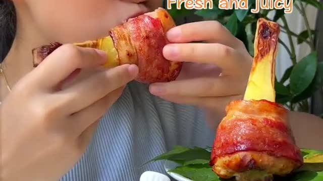 Chicken legs that can even be eaten by bones#catsoftiktok #catlover #foodtiktok #kittygod_cn