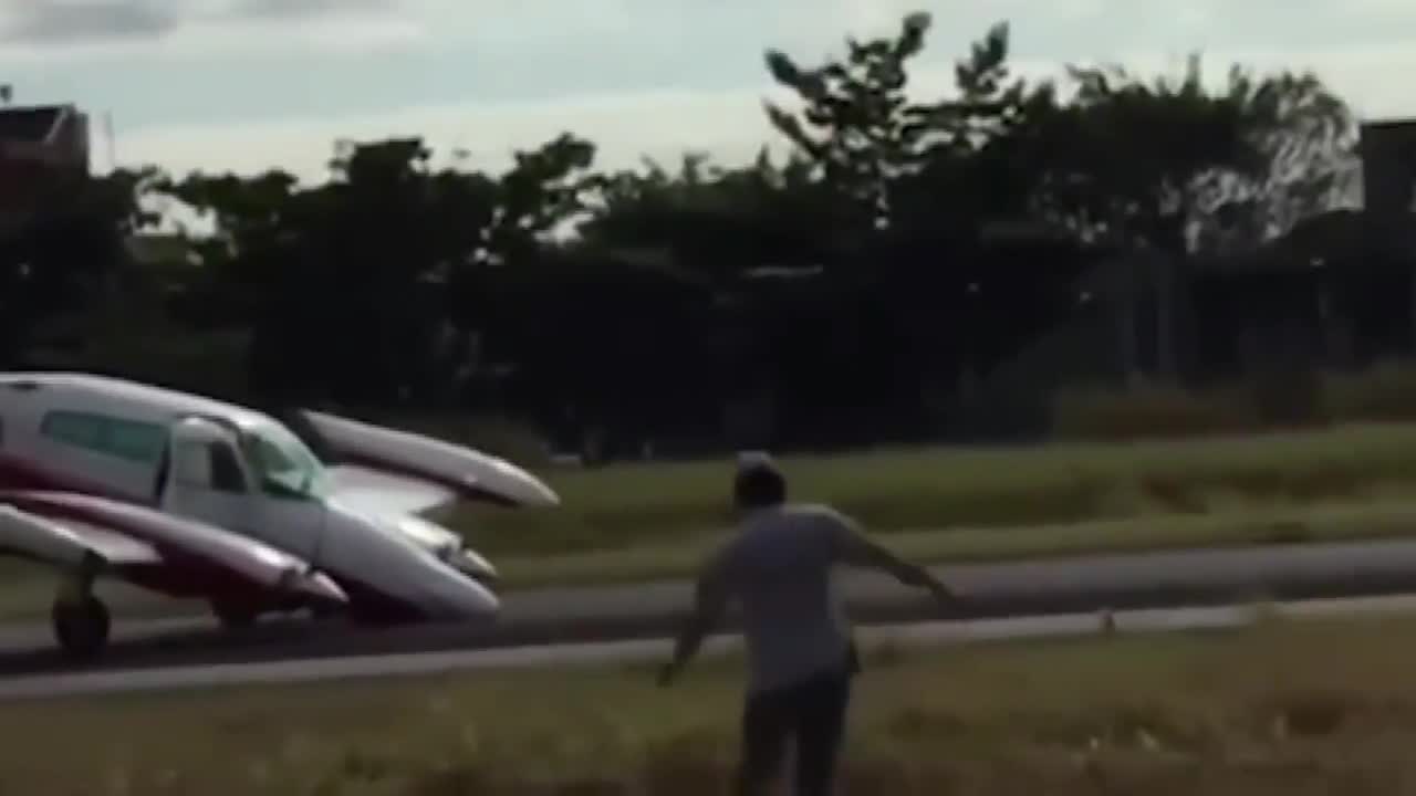 Top 10 Airplane Crash and Emergency Landings Compilation Video