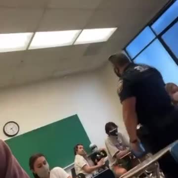 University of Tennessee: Armed Police Officers Brutally Drag Student Out for Not Wearing a Mask