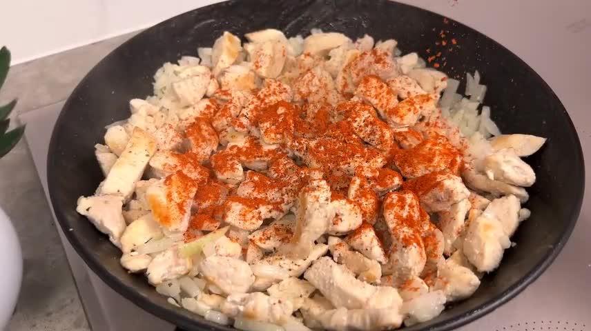 Add Condiments Into The Pan