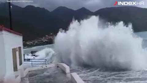 Grčka: Ogromni valovi oluje Zorba