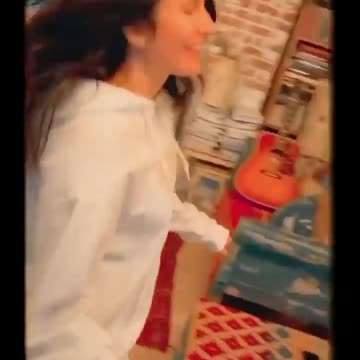 Here’s a lovely video of #KatrinaKaif to brighten up your Monday. 😊