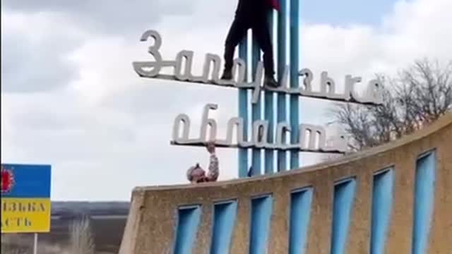 Vyvěšování ruských praporů v osvobozené Záporožské oblasti