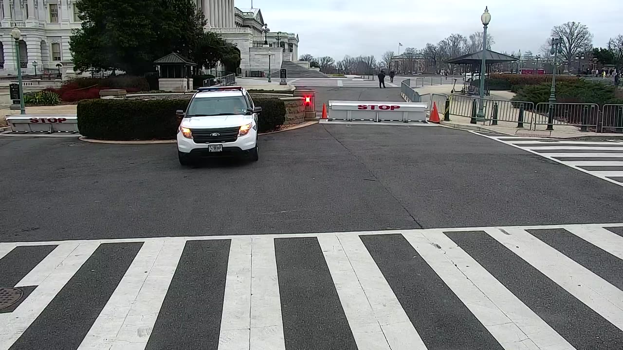 0687USCG00K25SouthBarricadePlaza_2021-01-06_08h00min01s123ms.mp4