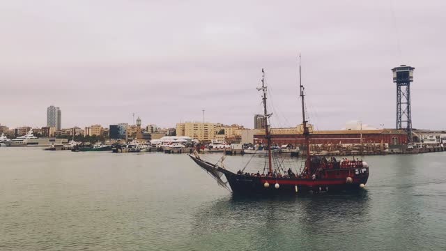 Take a tour withe pirate ship