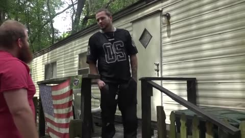 Arayn Brotherhood Gang Member Going After 2 LittIe GirIs Gets FEISTY (Jacksonville Florida)