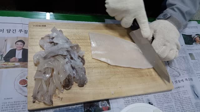 Making squid sashimi is delicious ^^ Good!