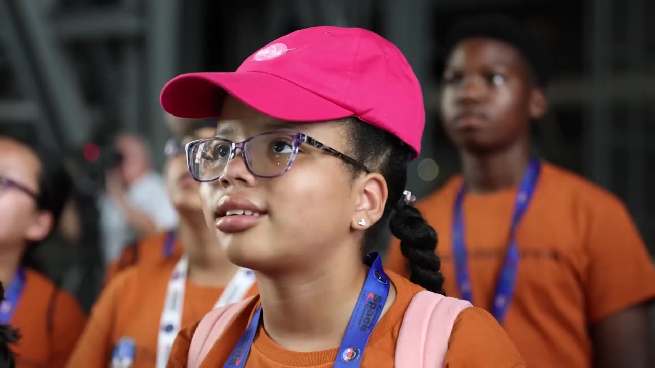 Awe-Struck Students: NASA Leaders Unveil Artemis Rocket and Orion Spacecraft!