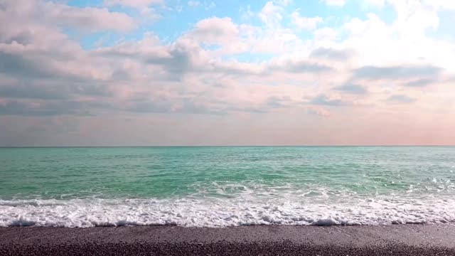 Sea waves on a sunny day for good sleep and relaxation