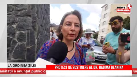 Protest la Colegiul Medicilor pt. susținerea medicului Hagima Gianina (News România; 25.07.2022)1