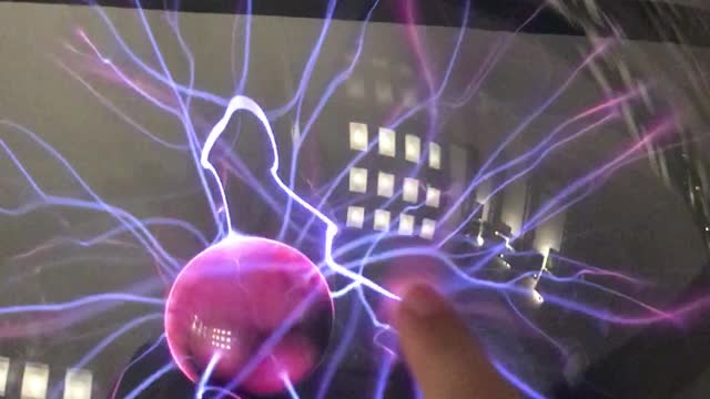 Plasma lamp - play