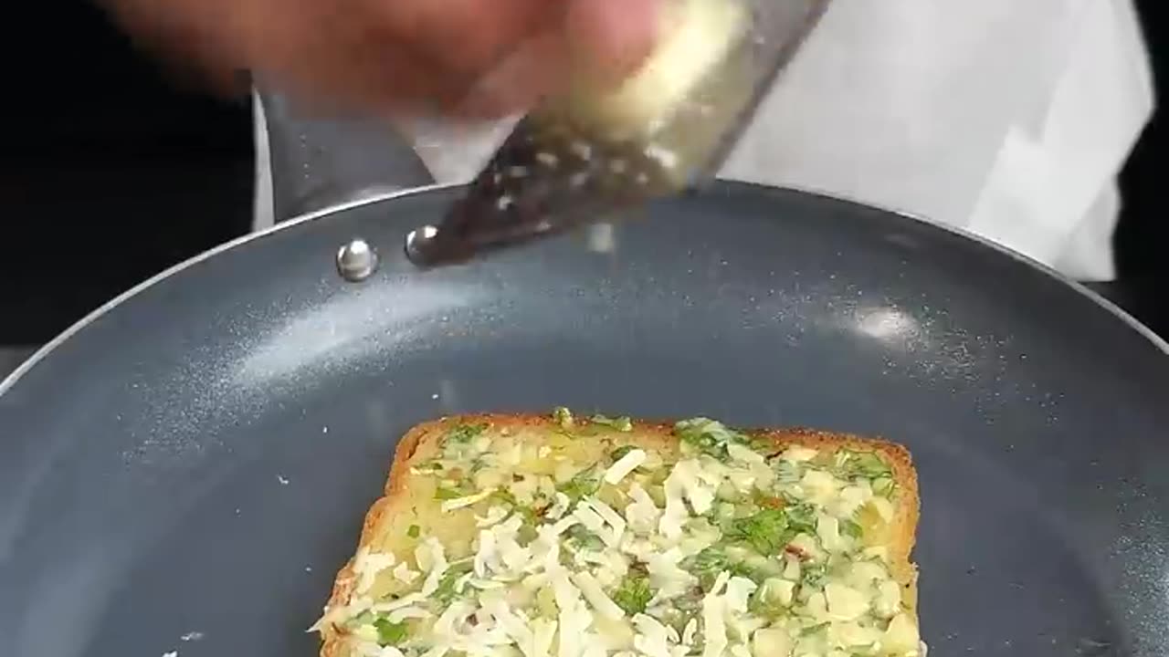 Cheese garlic bread 🍞😋
