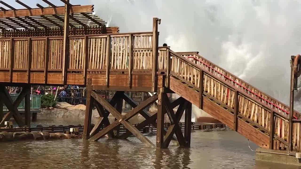 Elitch Gardens - ShipWreck Falls Slow Motion 2017