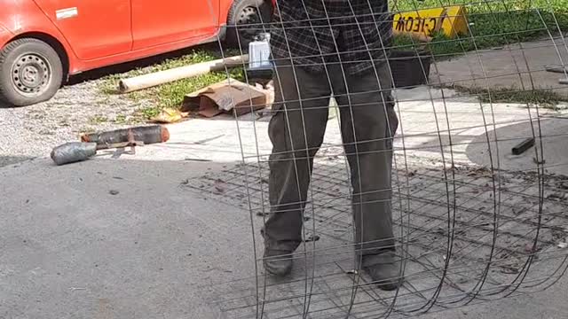 Arranging cage for welding.