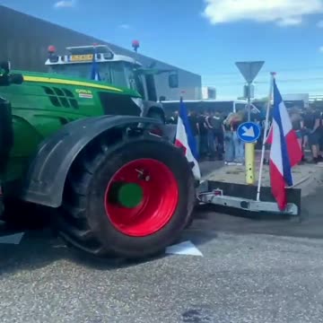 Dutch Farmers Turn up Heat on the Government and BLOCK Distribution Centers and Supermarket Chains