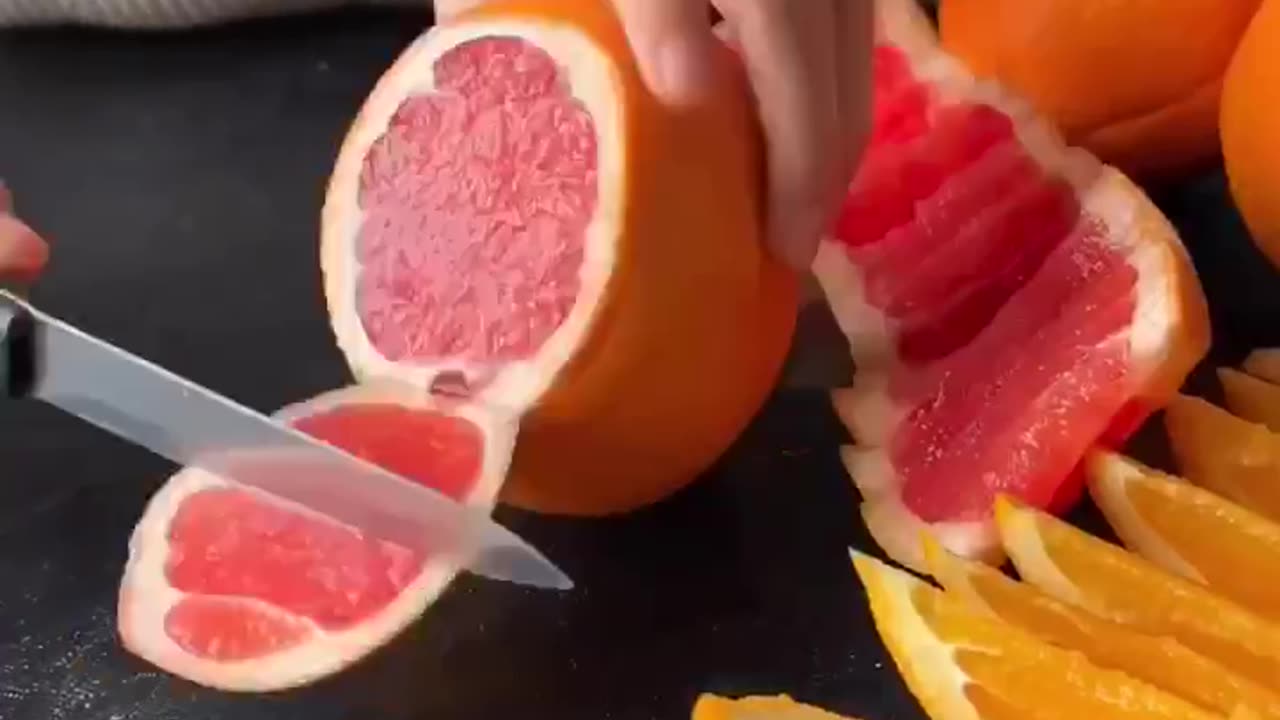 An interesting way to cut citrus fruits 🍊