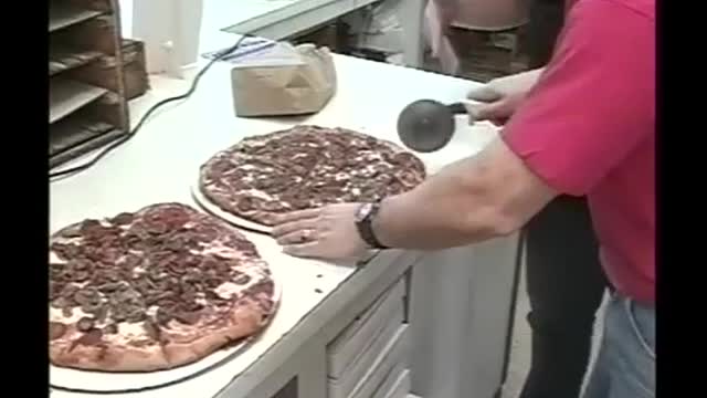 George Makes Pizza at Giovanni’s with Rick Frattesi – Prime Time (1994)