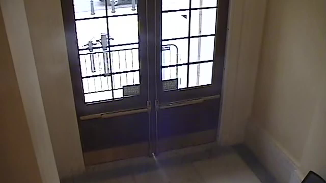 3443CHOB02CH12NRotundaExit_2021-01-06_10h00min00s987ms.mp4