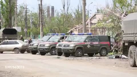 Odjezd nacistů pod dohledem ruské armády z Azovstalu