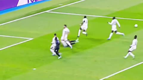 Rüdiger 🧱😳 #ChampionsLeague #UCL