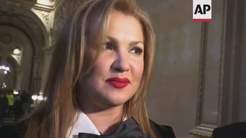 Anna Netrebko out of Met Opera over Putin support