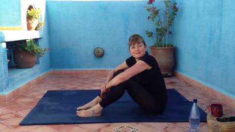 Juliette demonstrates her Longevity Table in Morocco