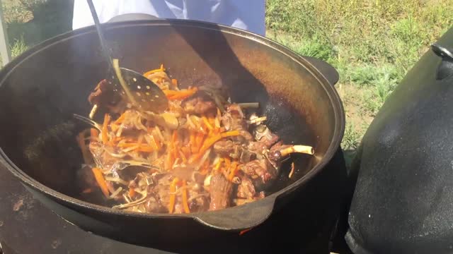 how to cook a real Uzbek pilaf in a cauldron. 1 episode