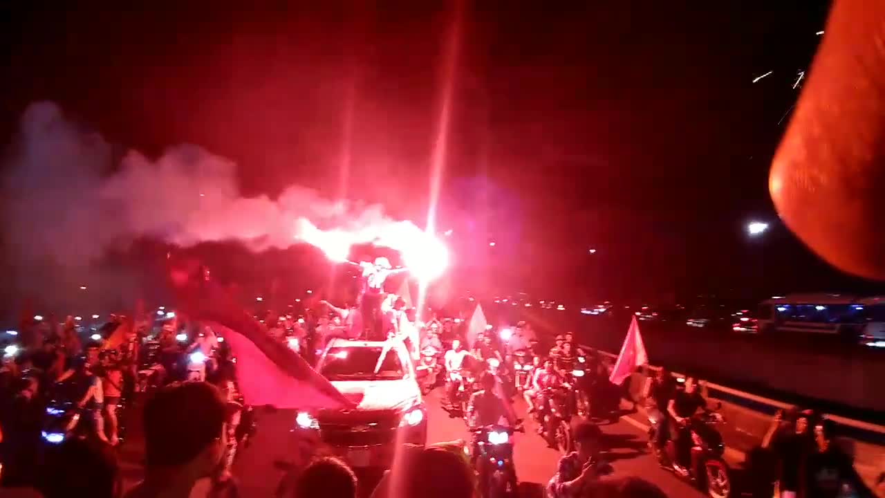 How Vietnamese fans celebrate after the AFC U-23 Championship