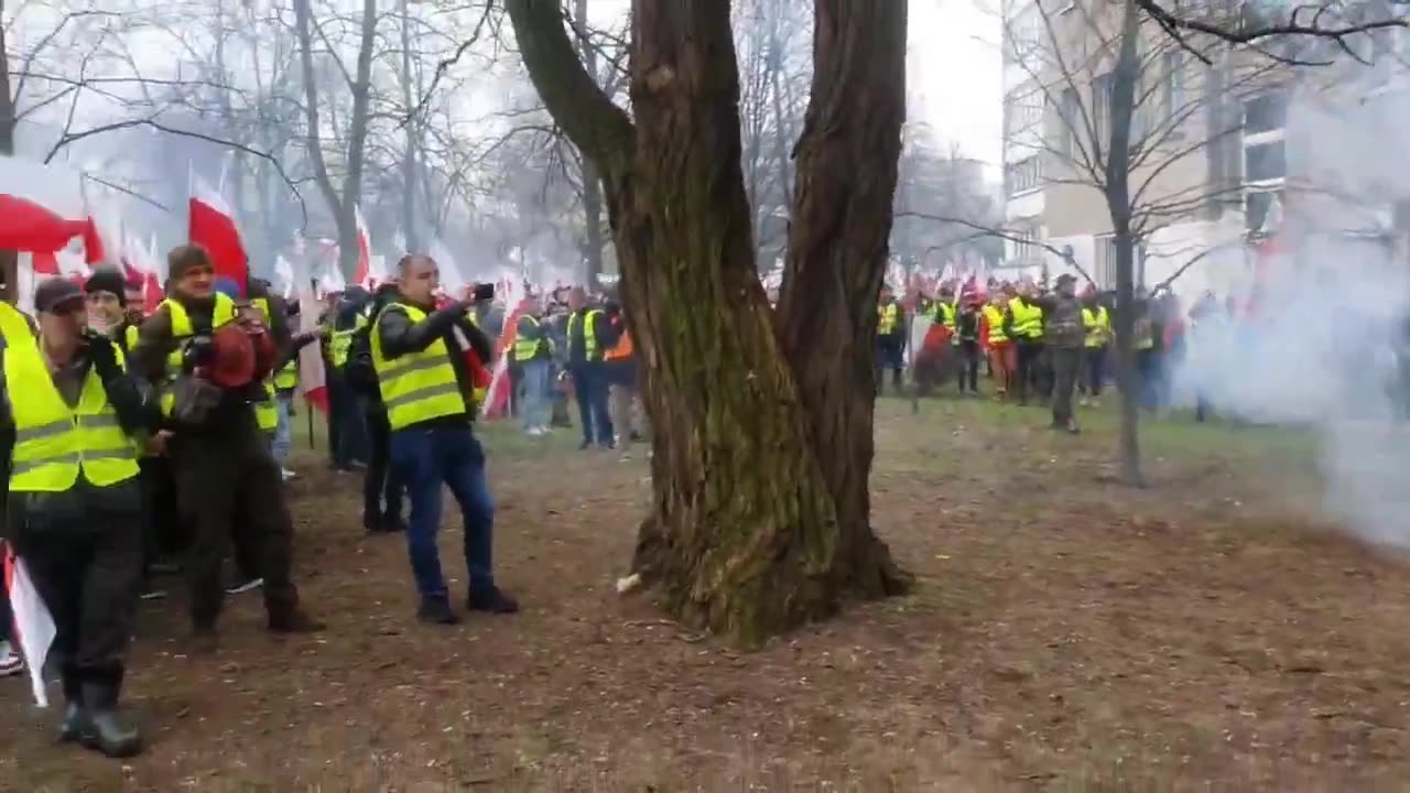 Polish Farmers battle Police during Protest