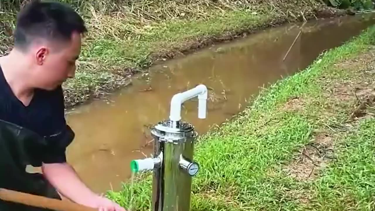 Filtering water in just seconds #USA #Canada #Germany #Viral #Trending